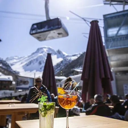 Alpina - Swiss & Bike Lodge *